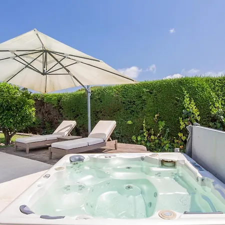 Villa Brand New In *