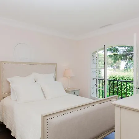 Villa Brand New In Antibes